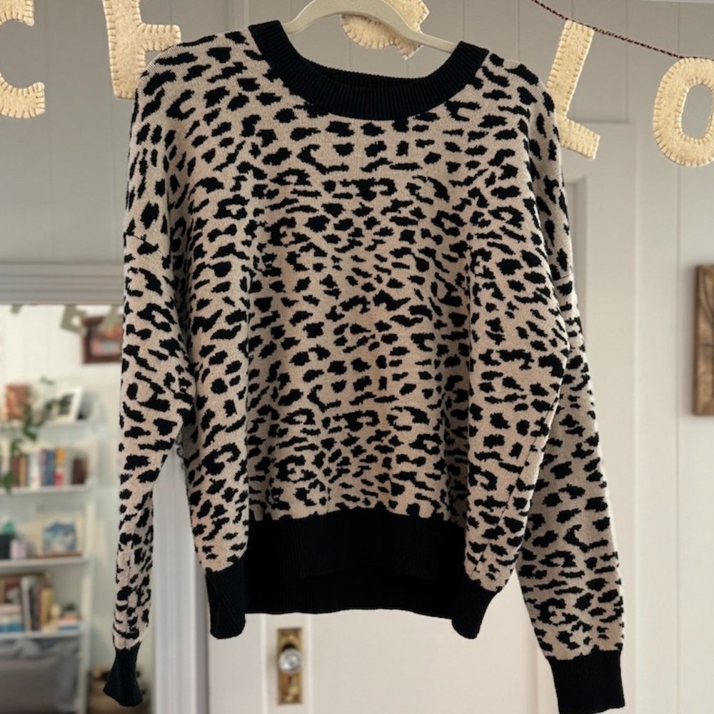 T Tahari Pull Over Sweater Cheetah